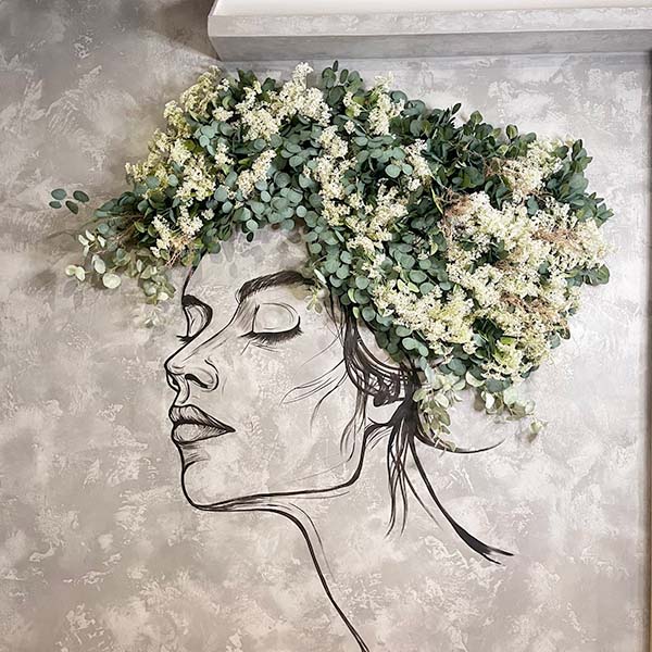 zelená zeď v interiéru